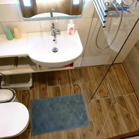 294 アパート メラウ